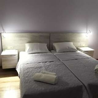 Гостевой дом Sunny Days Кобулети Классический четырехместный номер-5